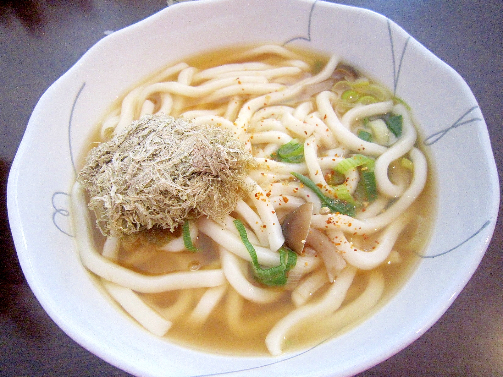 しめじとねぎ入り♪とろろ昆布うどん☆