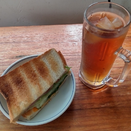 フライパンで作るホットサンドイッチ