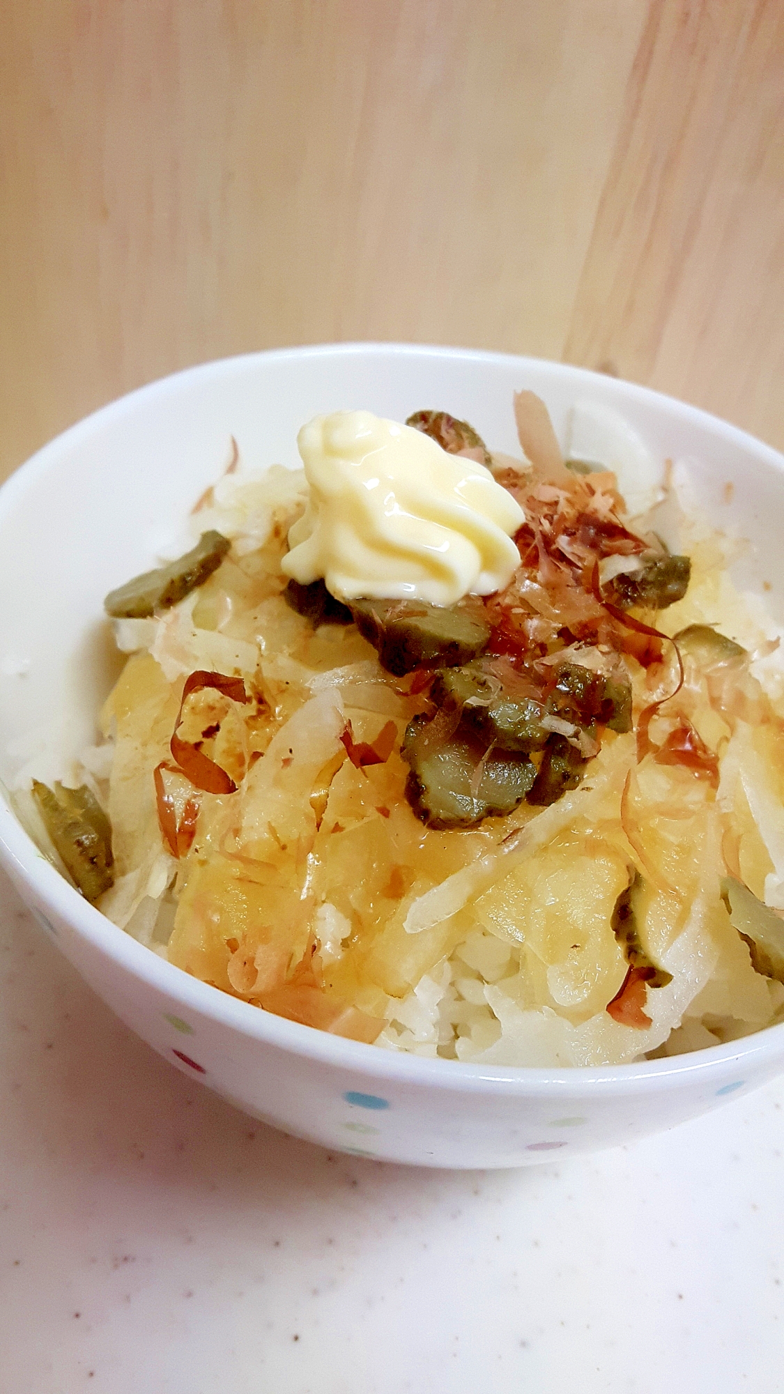 簡単!(^^)オニオンスライスの鰹節マヨ醤油丼♪