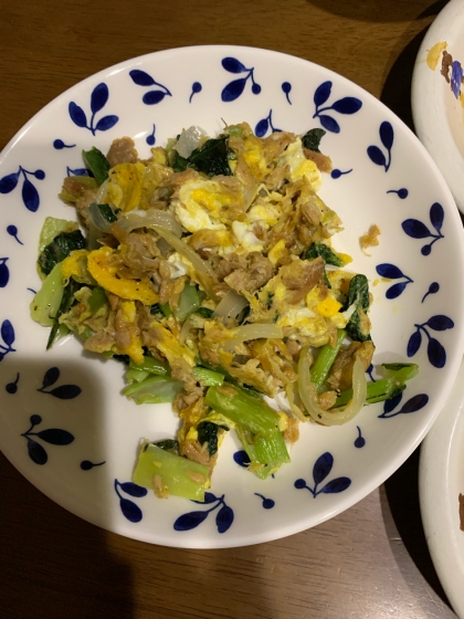 家族があまり小松菜を食べてくれないんですが
ツナと卵と合わせたら、とっても美味しくて
沢山食べてくれました♡