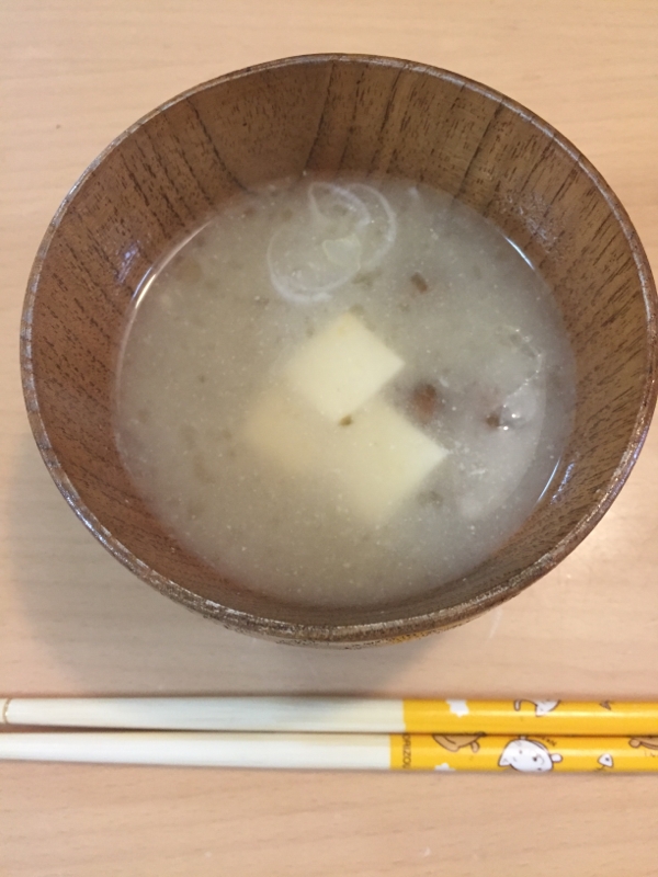 なめこと豆腐のシンプル味噌汁♪