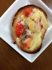 トマトとチーズのバゲットトースト レシピ 作り方 By Tukuyo93 楽天レシピ
