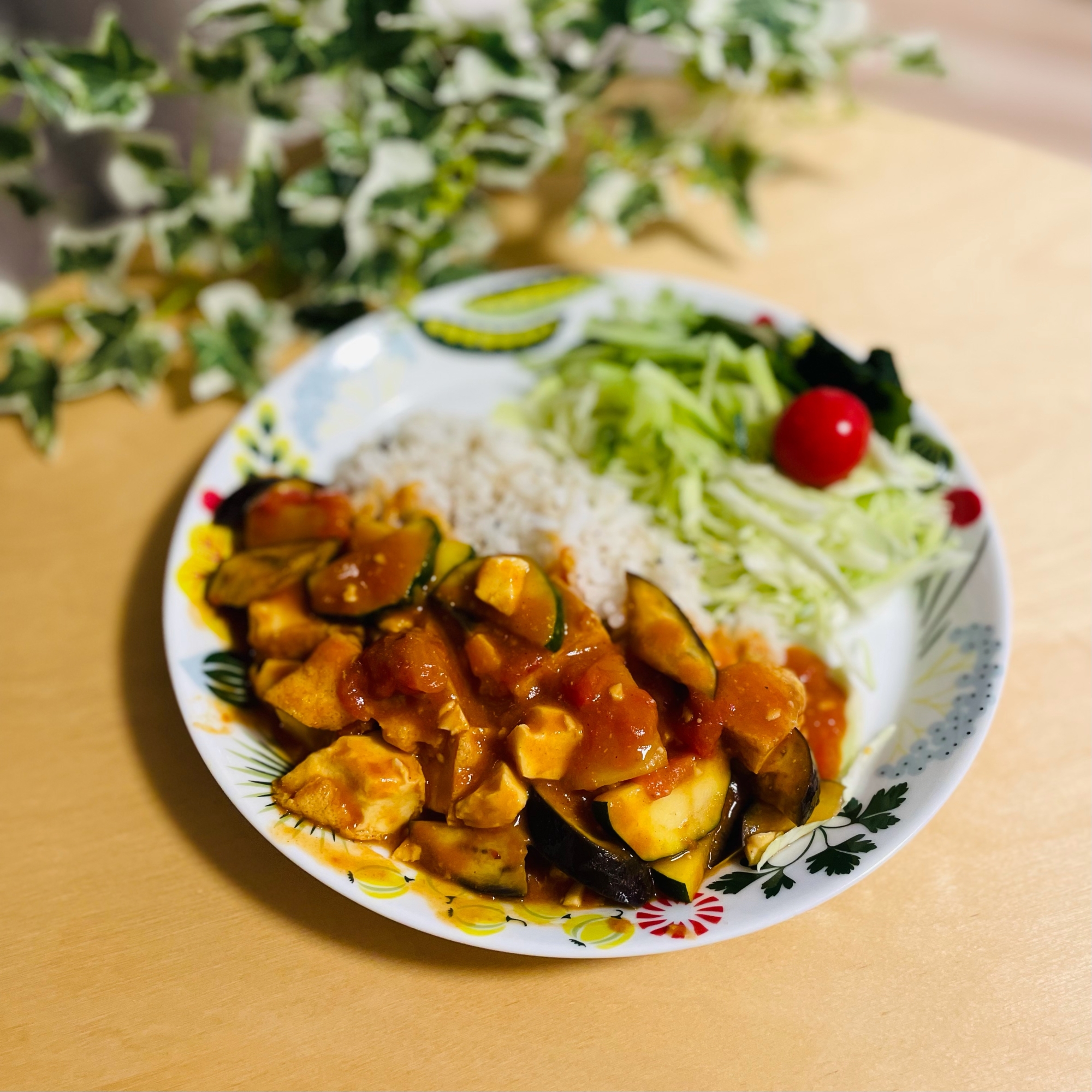 簡単すぎる☆夏野菜と厚揚げで☆トマトカレー風煮込み