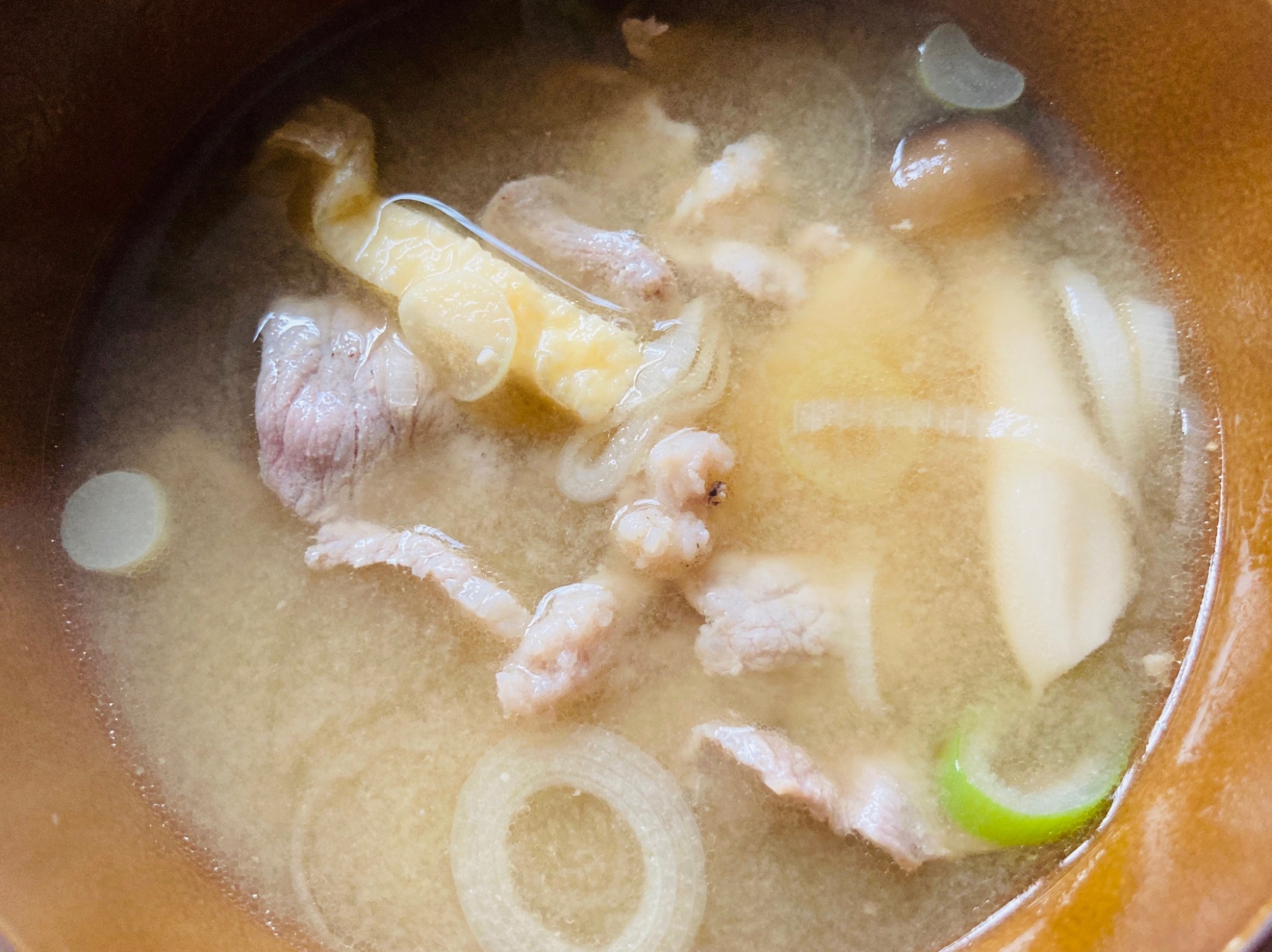 豚肉入れば豚汁！な味噌汁