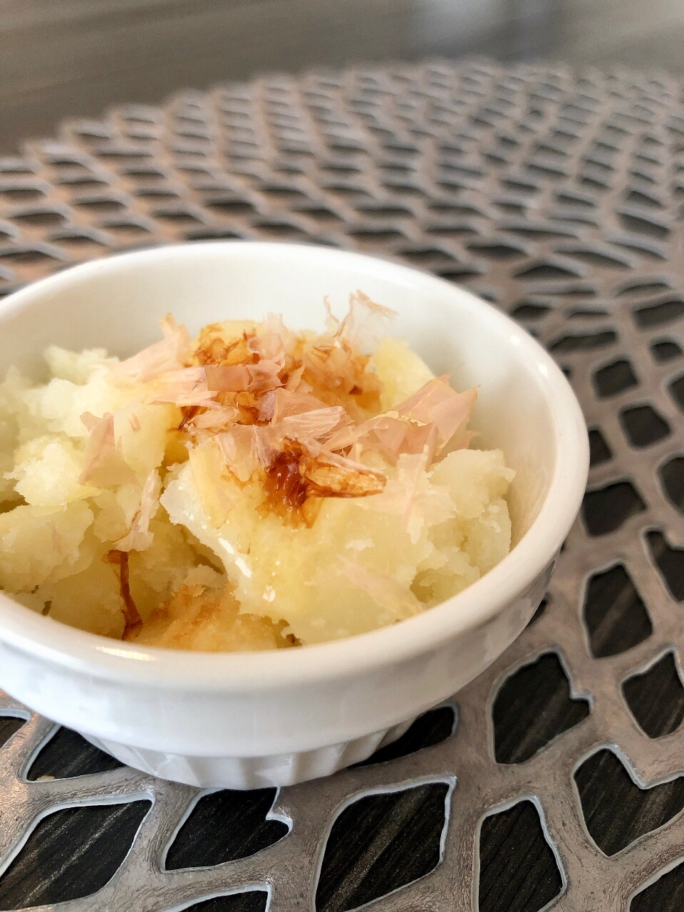 鰹節醤油の崩しじゃがバター