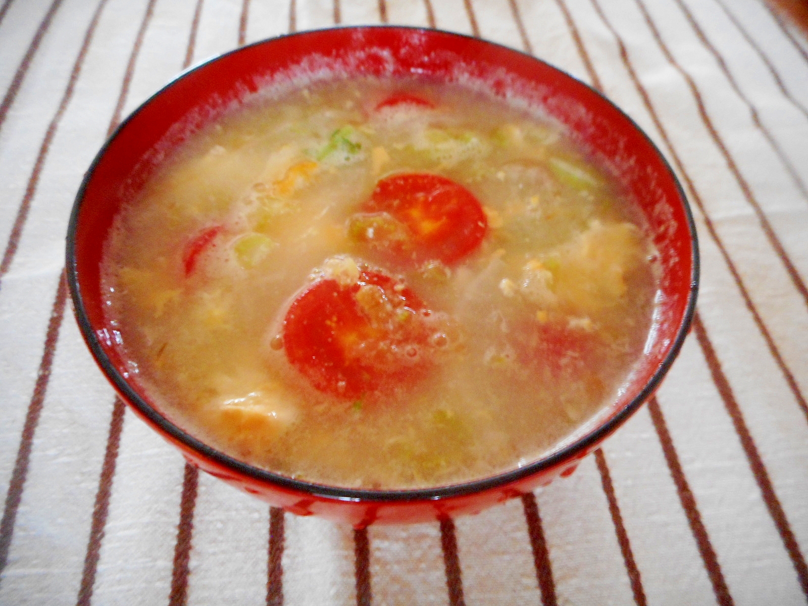 大根葉とプチトマトと卵の味噌スープ