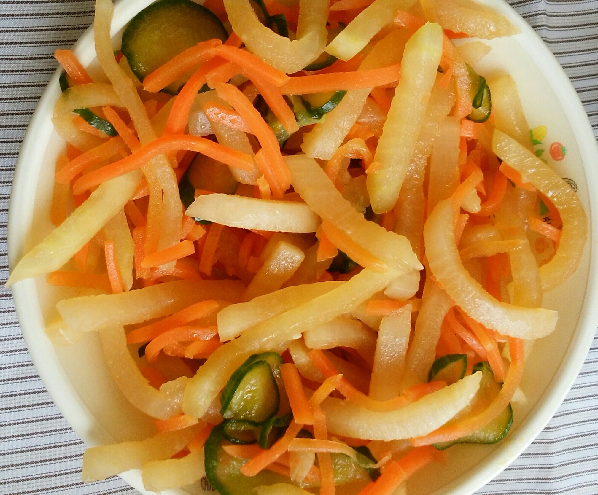 簡単なのに美味しいと評判！ポリポリ野菜の中華サラダ