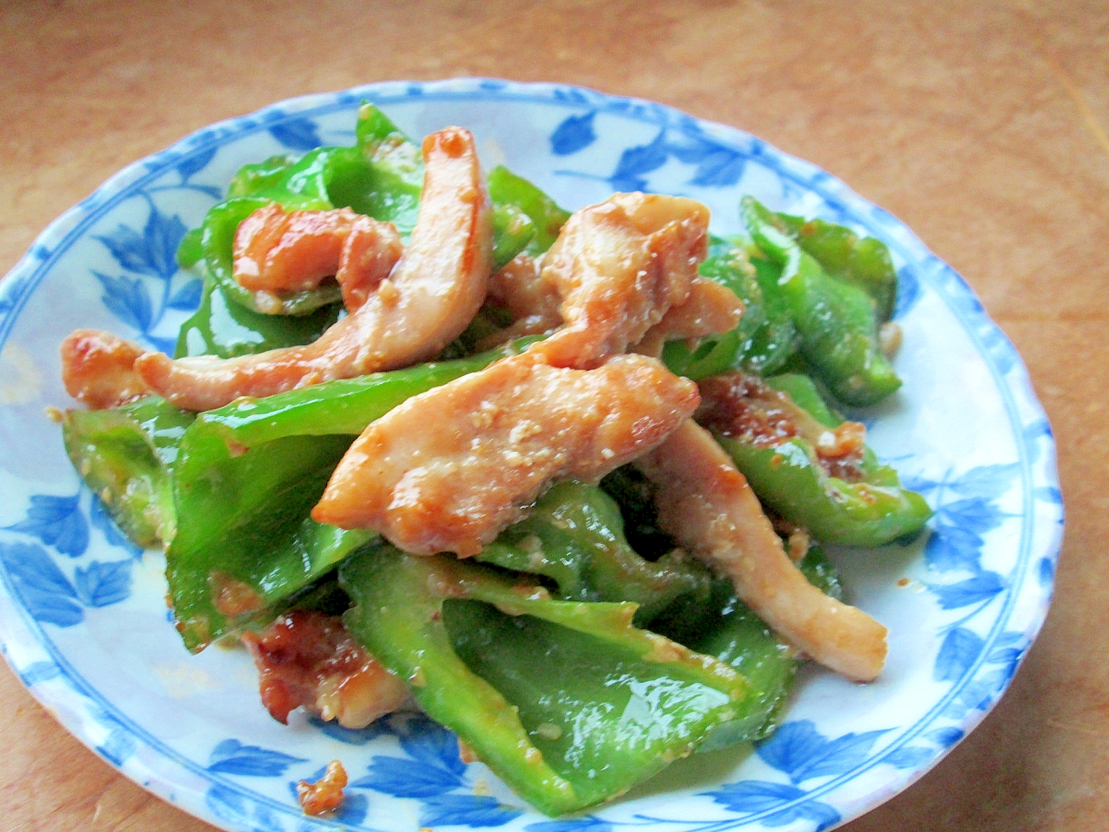 ピーマンと鶏肉の塩麹炒め