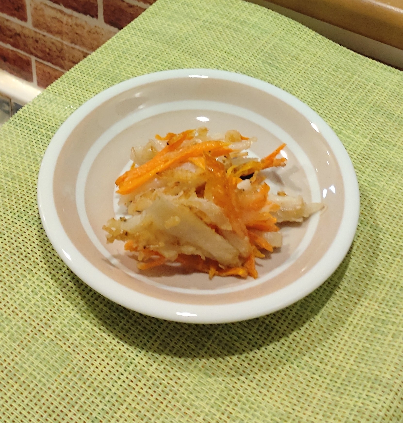 蓮根と人参と小エビのかき揚げ