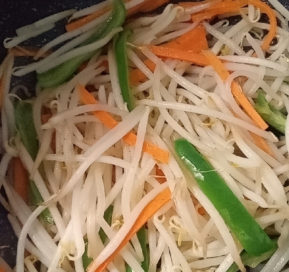 人参ともやし、ピーマンの簡単野菜炒め♪