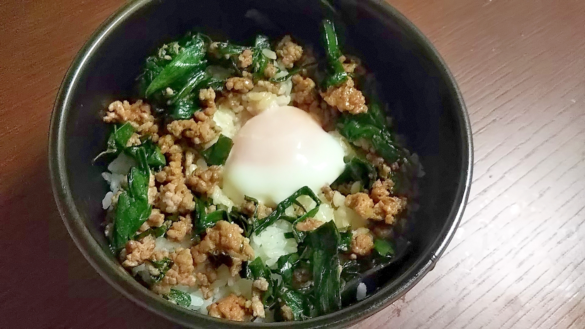 焼肉のたれで☆豚ひき肉とニラの丼