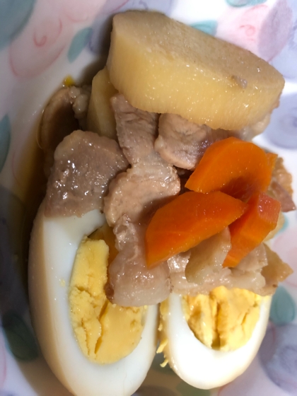 大根と豚バラのゆで卵を入り煮物