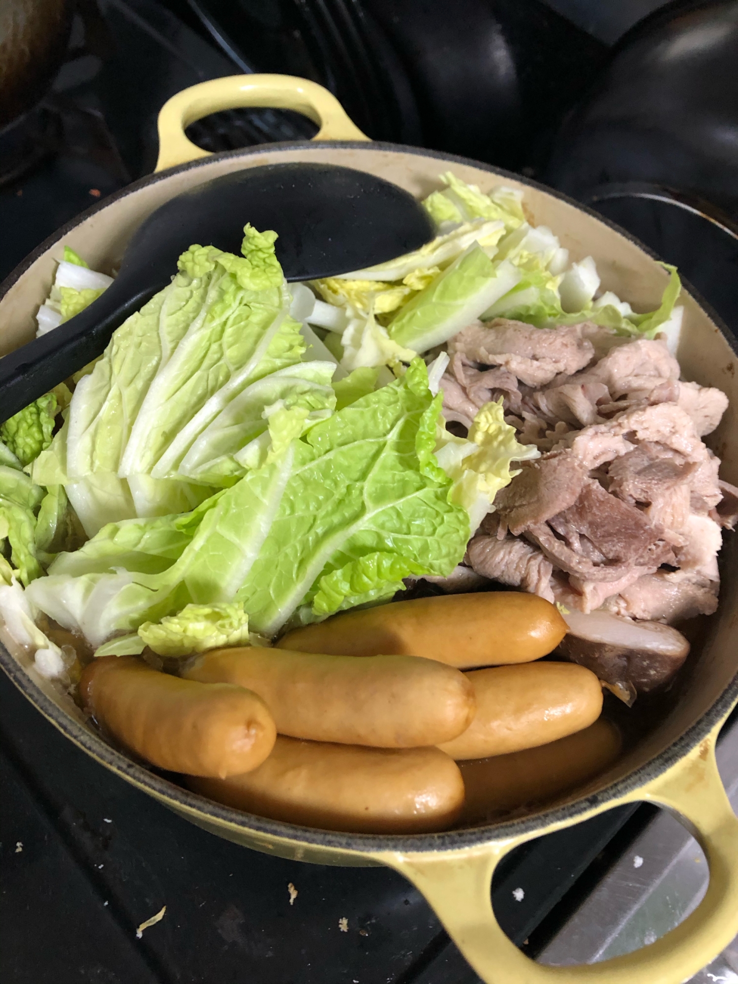 市販の鍋の素不要！宮崎県都城産のきなこ豚で寄せ鍋