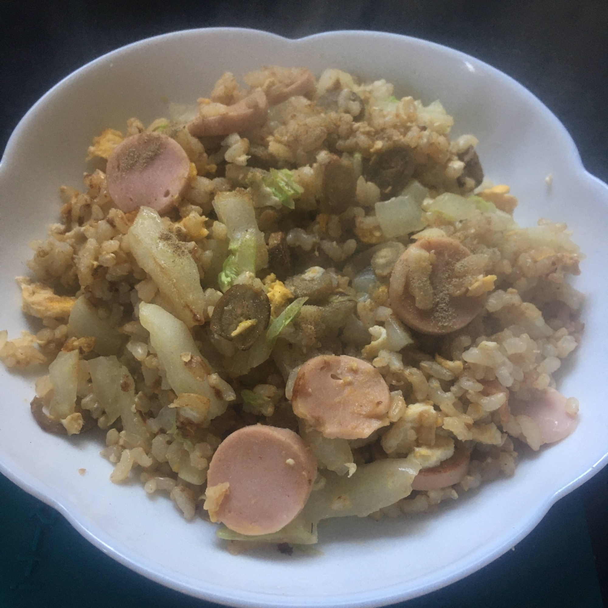 ごぼう、白菜、魚肉ソーセージの玄米卵チャーハン
