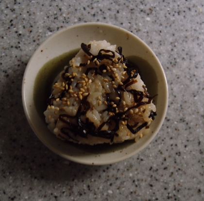 おにぎりアレンジ 塩昆布&白ごま