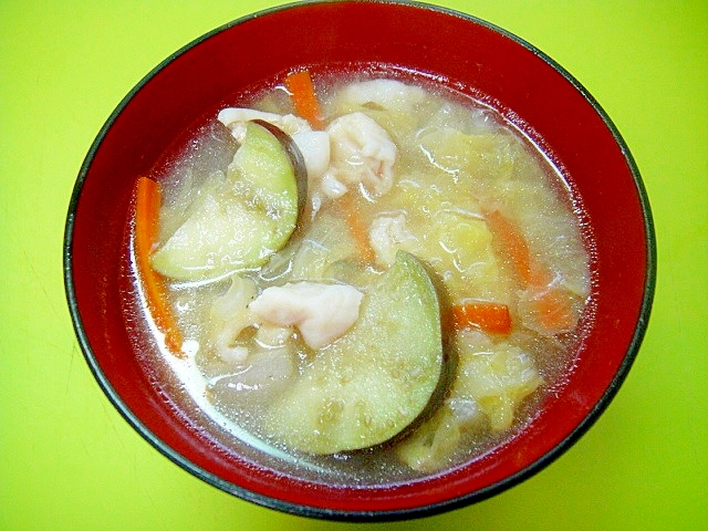鶏皮入り☆茄子と白菜人参の味噌汁