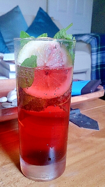 ハイビスカス ミント りんごウォッカカクテル レシピ 作り方 By モモグラモ 楽天レシピ