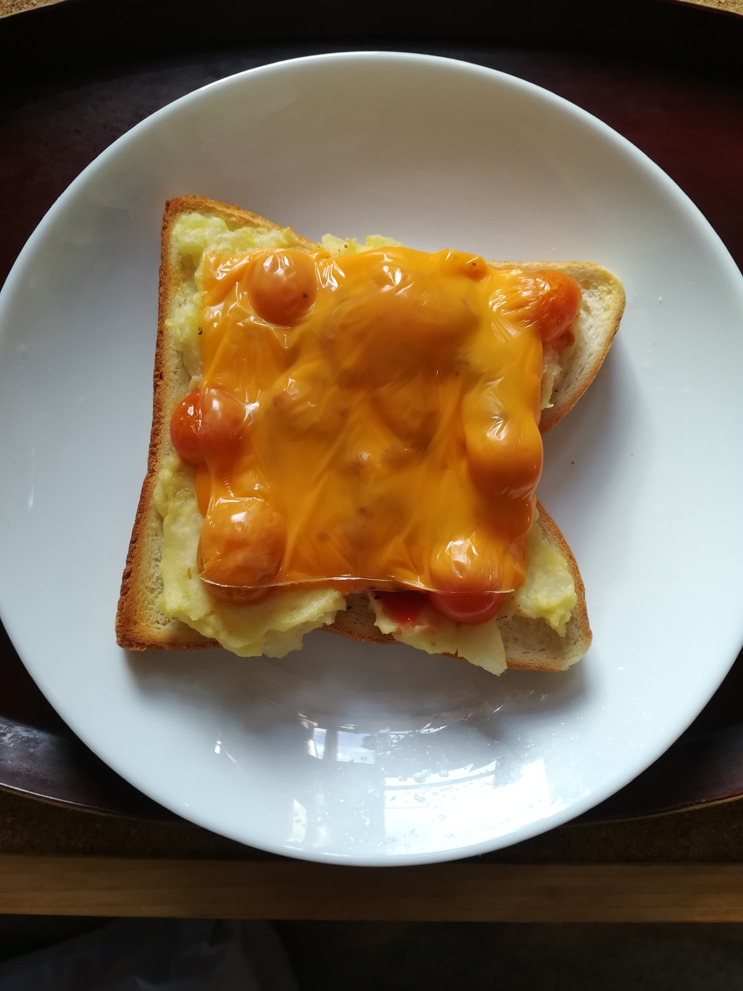 ポテサラとミニトマトのチーズトースト