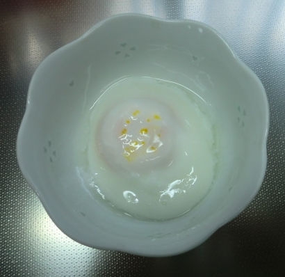 ひとりランチに♪レンジで簡単に半熟卵ができるので、凄く助かりました♥綺麗に出来上がり、ホント感謝です！！