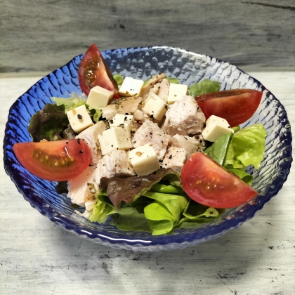 麹生活しましょᕷチキンとチーズのリーフサラダꕤ୭*