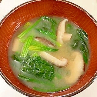 椎茸とほうれん草の味噌汁