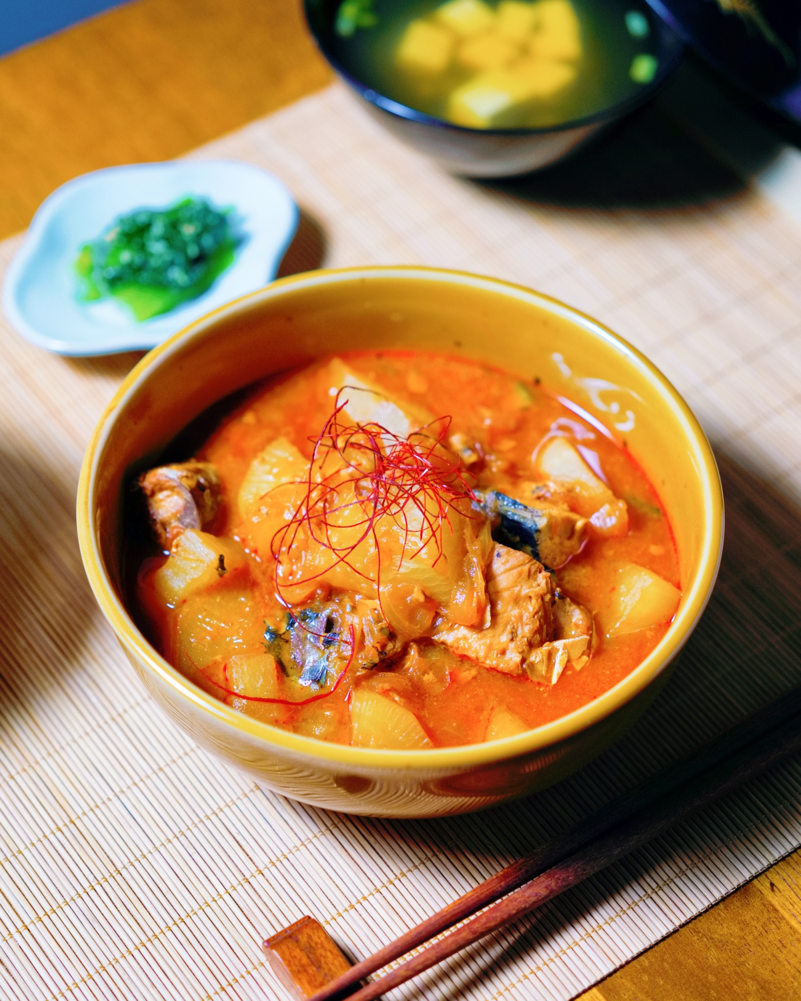 さばのみそ煮缶と大根のコチュジャン煮