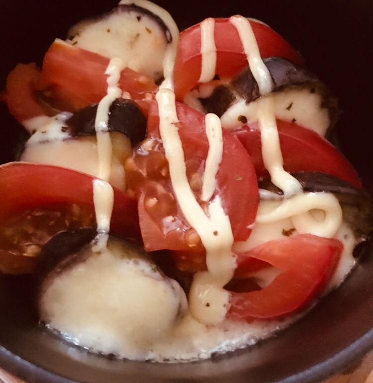 ハマチフレークとナス、トマトのチーズ焼き
