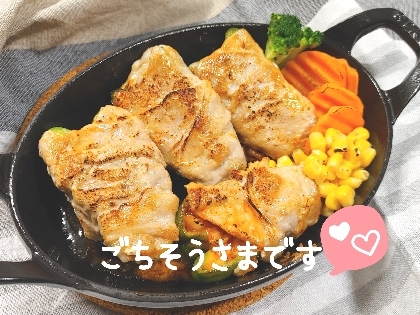 ビールもご飯も進む♡ピーマンのキムチマヨ詰め肉巻き