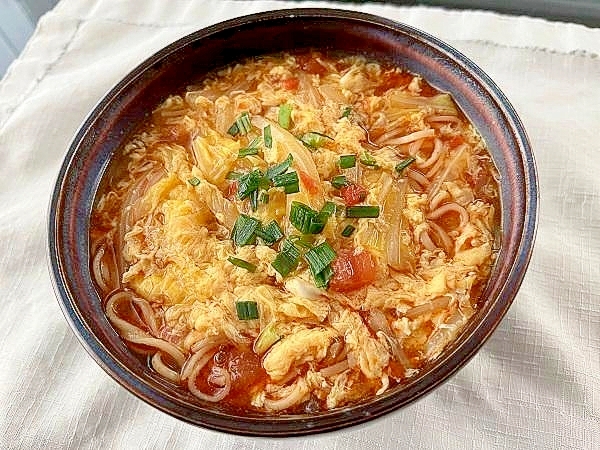 袋ラーメンで作るトマトと卵の酸辣湯麺