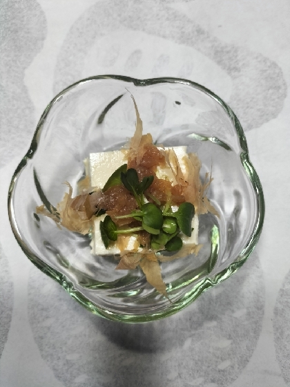甘めの梅とピリリとしたかいわれ大根で美味しくいただけました♪レシピありがとうございます(^^)
