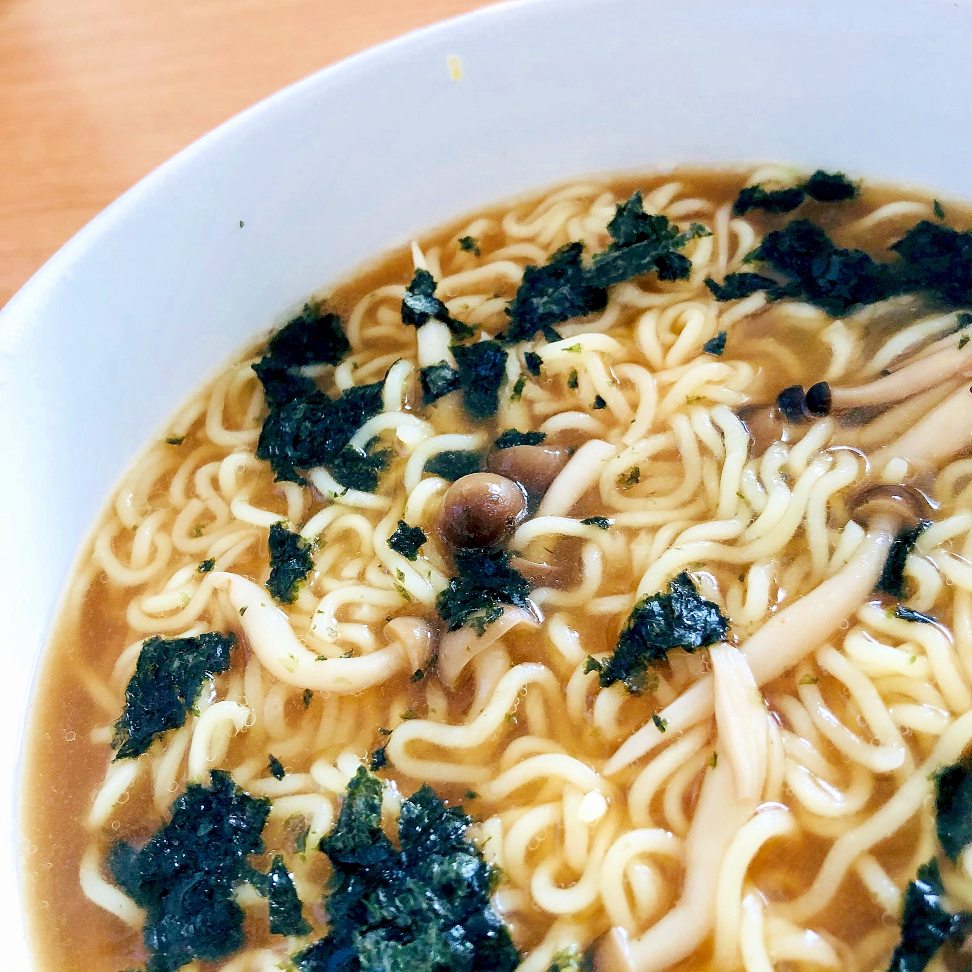 しめじと海苔のラーメン