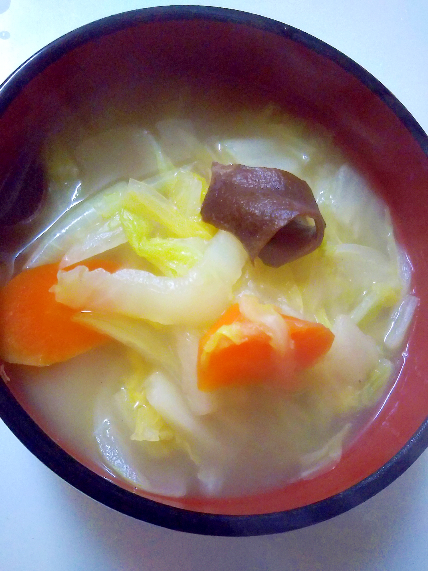白菜ときくらげ白湯スープ