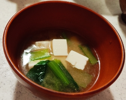 minakichi28さんこんばんは☆
子ども用のお味噌汁です(*´ω｀*)
小松菜ニガテな子どもも、美味しく食べてくれました♪