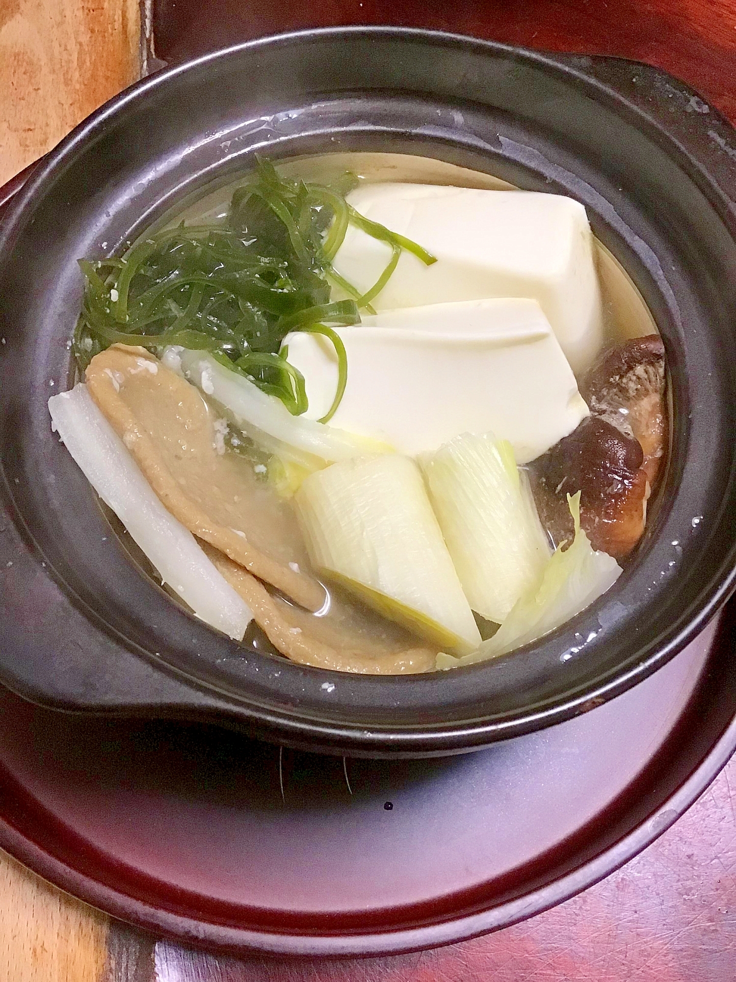 黒はんぺんと切り昆布の酒粕入り湯豆腐鍋。