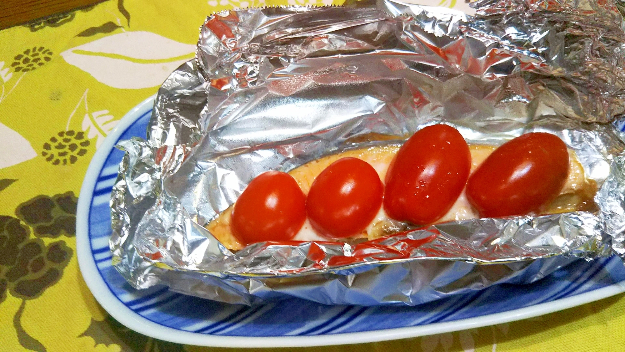 鮭・ﾐﾆﾄﾏﾄのホイル焼き