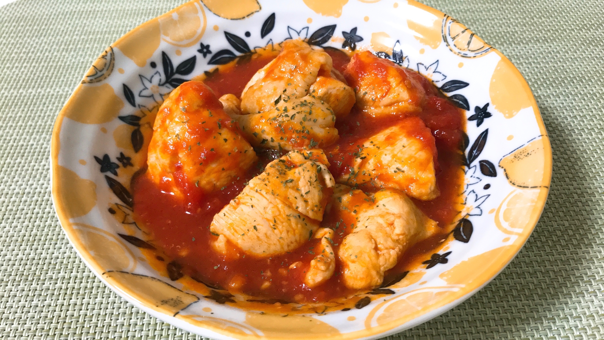 トマト缶で簡単！鶏胸肉ガリバタトマト煮