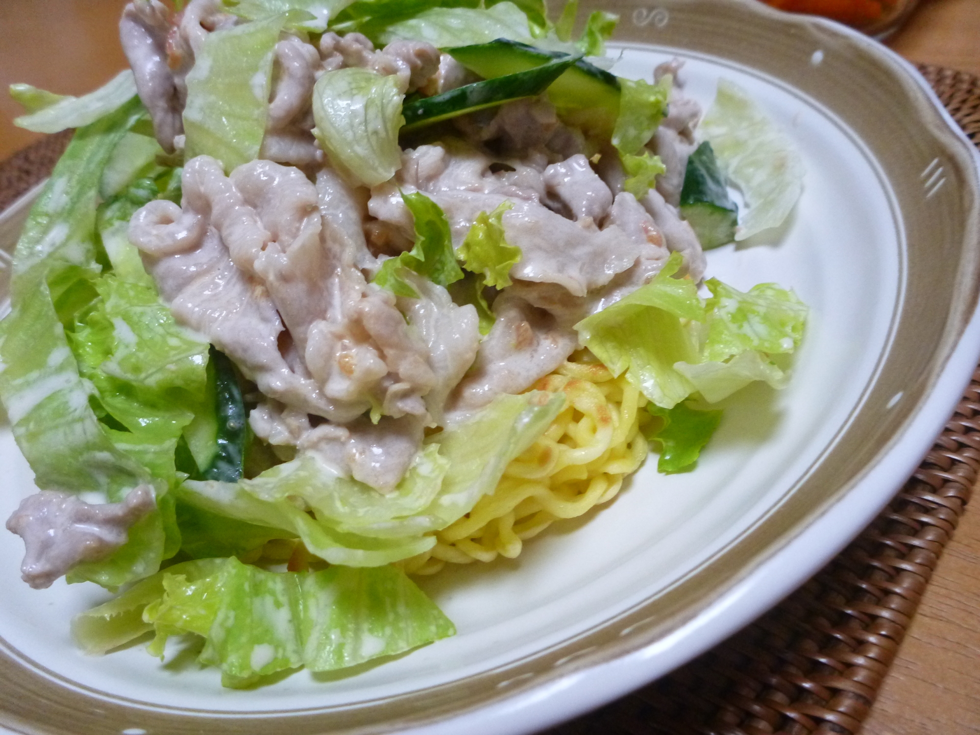 しっとり豚しゃぶとラーメンの梅マヨサラダ