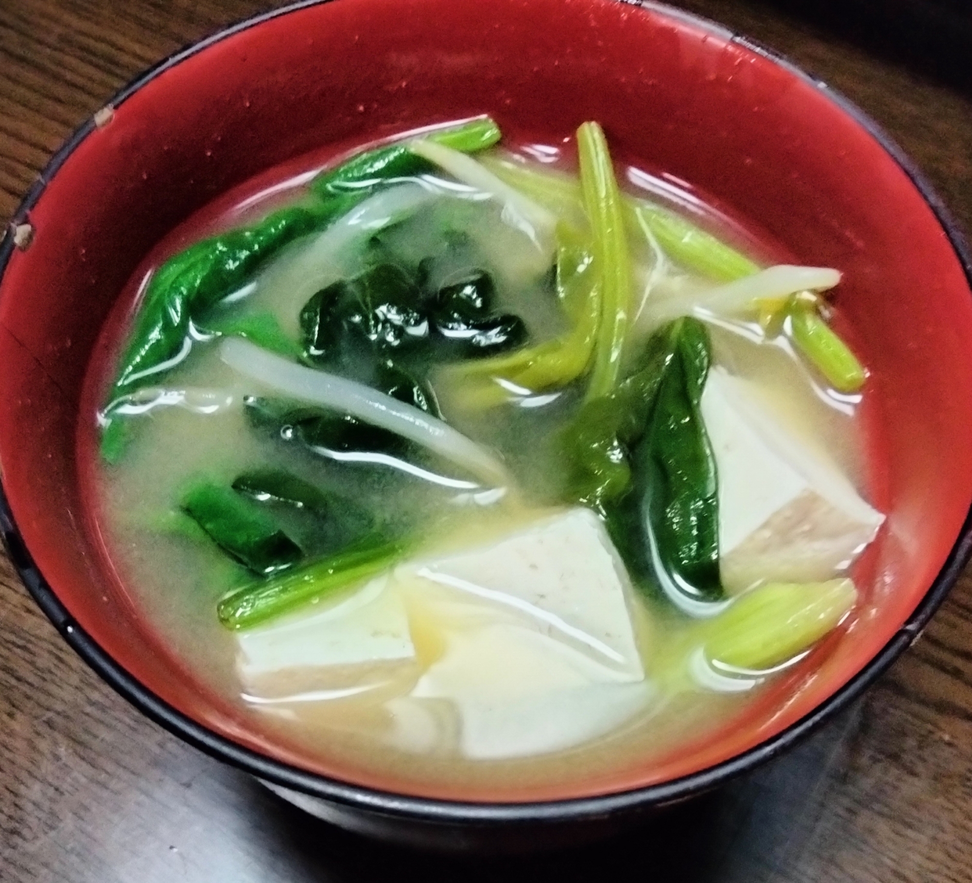 ほうれん草もやし豆腐の味噌汁
