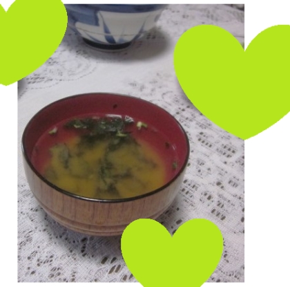 ほうれん草とワカメの味噌汁