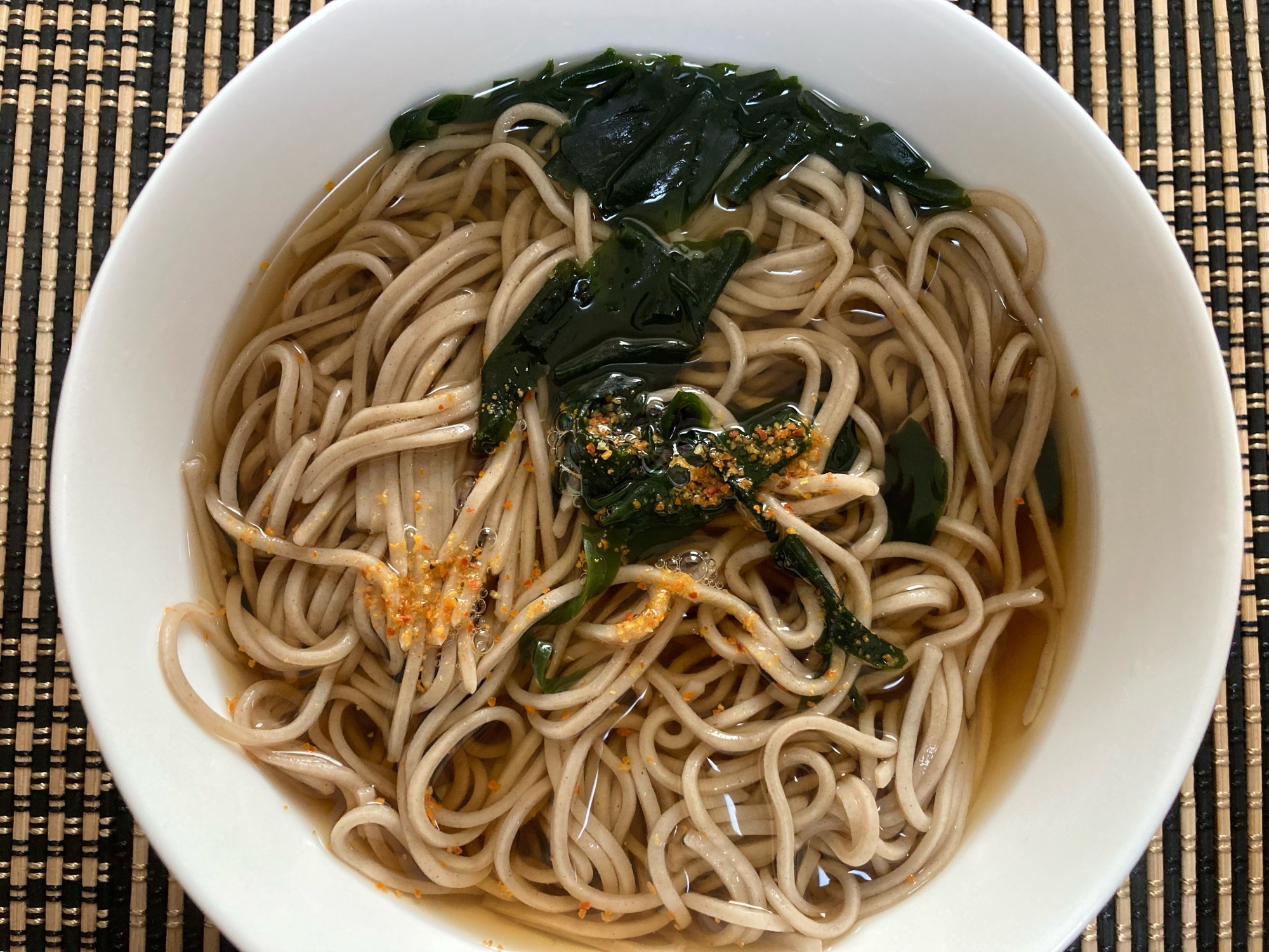 【250kcal以下】あごだしワカメ蕎麦