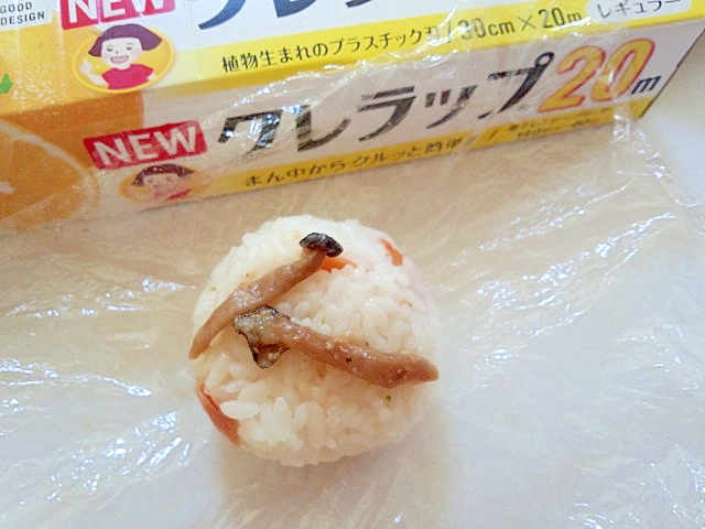 北海道の鮭でしめじの生塩糀おにぎり