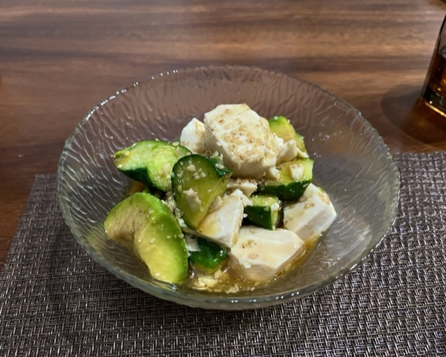 アボカド、きゅうり、豆腐のサラダ