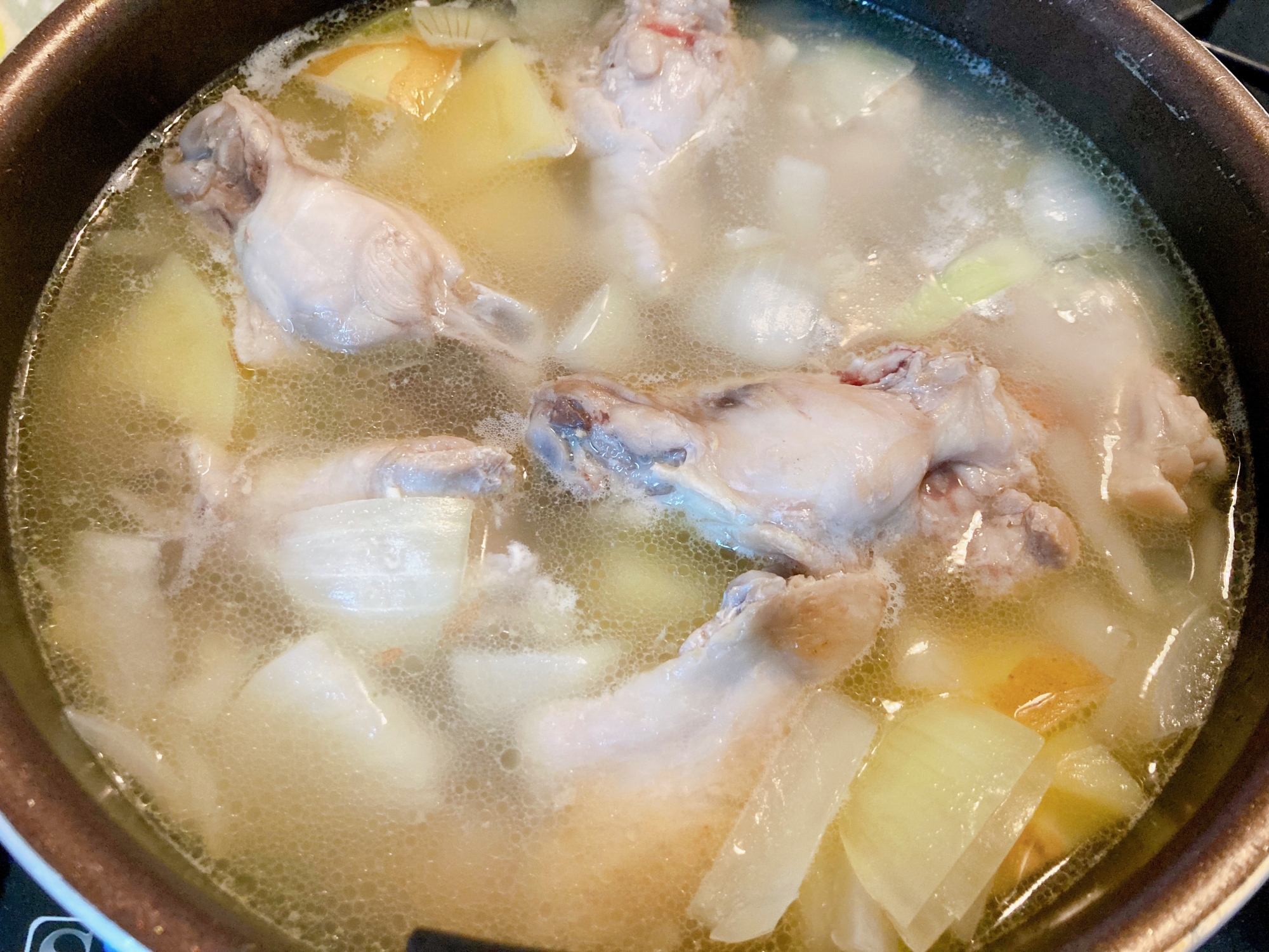 コラーゲンたっぷり鶏スープ