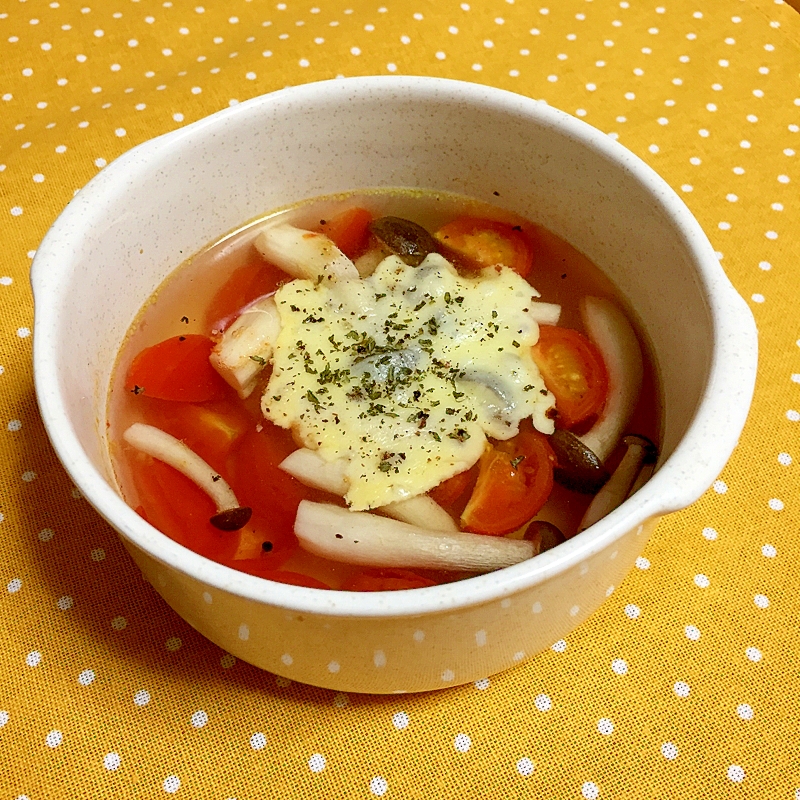 トマトとしめじとチーズのスープ