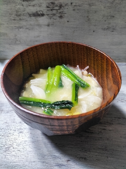 舞茸エリンギ新玉ねぎ小松菜の味噌汁