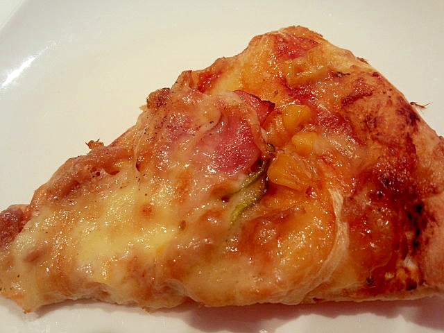 ベーコンとツナのピリ辛ピザ