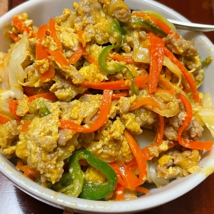 豚ひきとキャベツのカレー炒め丼