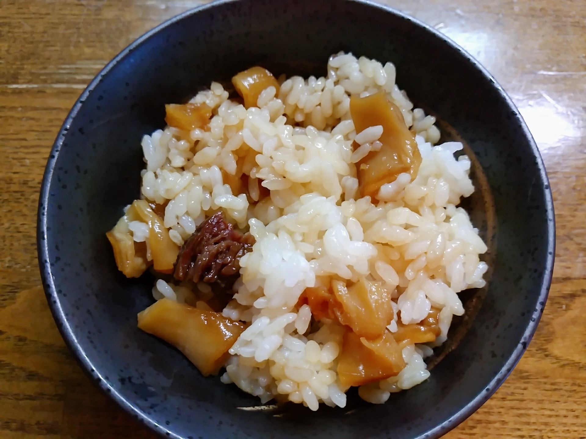 牛すじ肉の混ぜご飯