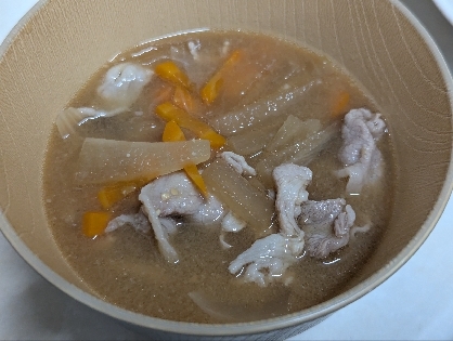 大根・人参・豆腐・わかめ・豚肉の味噌汁