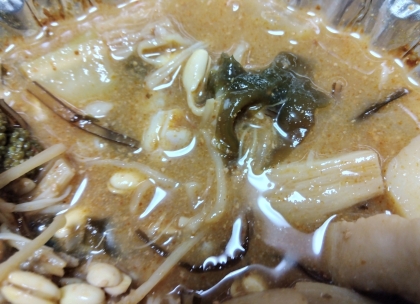 もやしとわかめの味噌汁